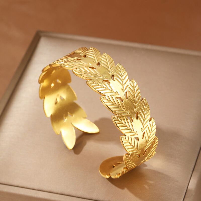 Adjustable leaves bangle