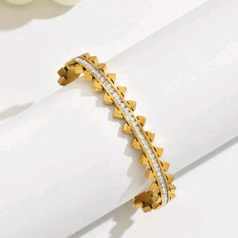 Crown zirconia bangle