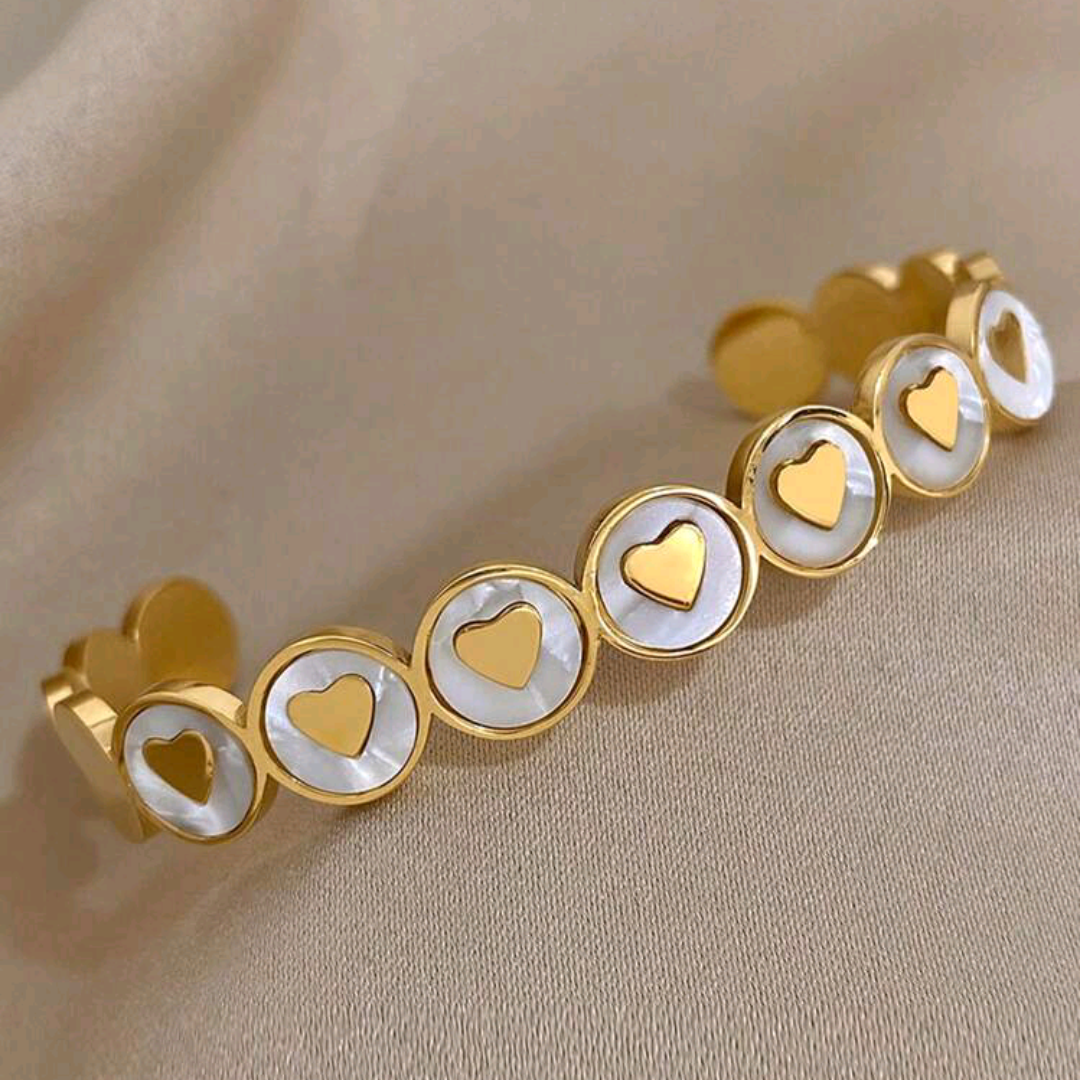 Shell heart open bangle