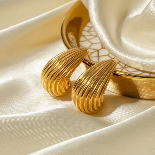 Tear shape gold earrings